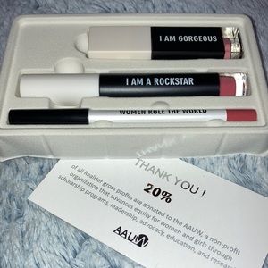 REALHER Women Rule The World Neutral Pink